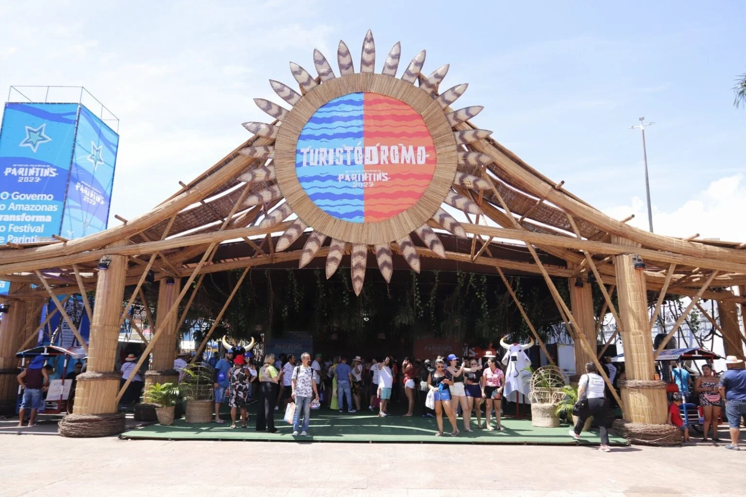 parintins festival crianças adolescentes