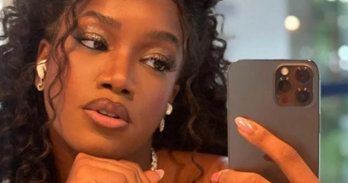 Cantora Iza vídeo marido