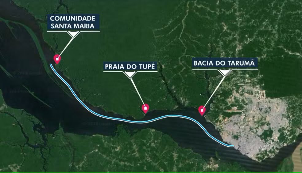 Barco pega fogo Manaus