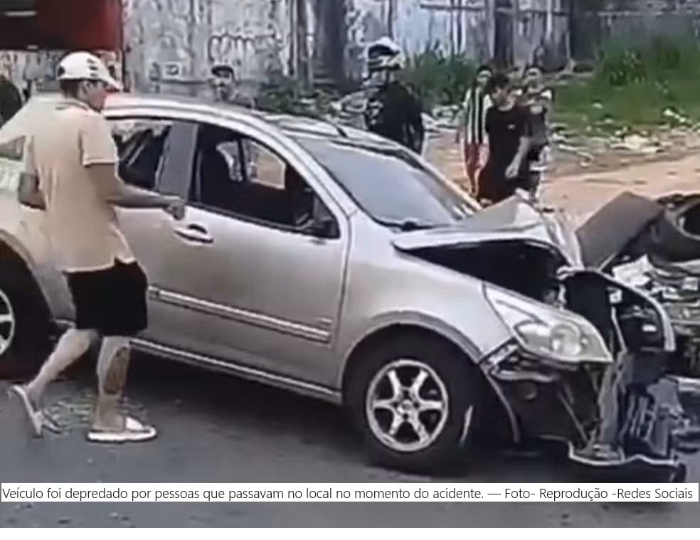 carro depredado Acidente moto