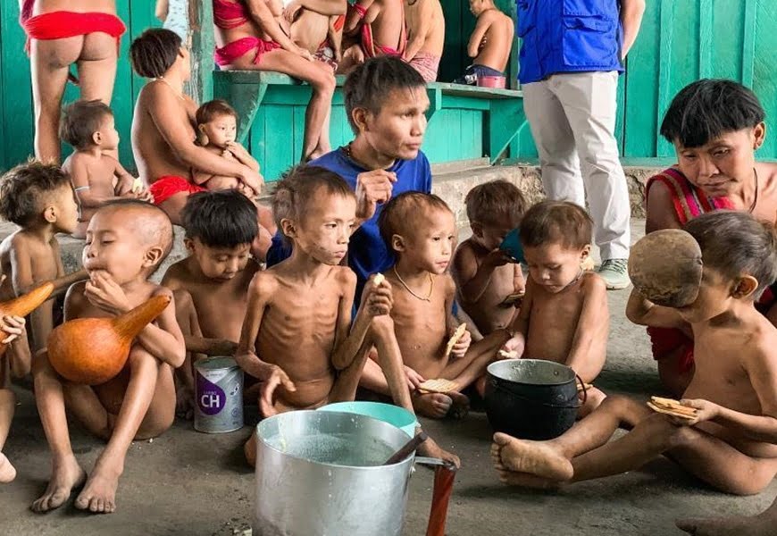 Yanomamis desnutridos Bolsonaro abandono