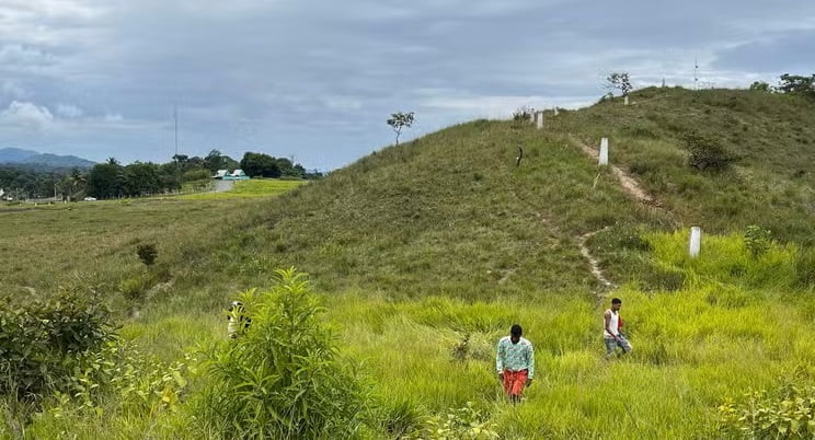 venezuelanos atravessam fronteira Brasil