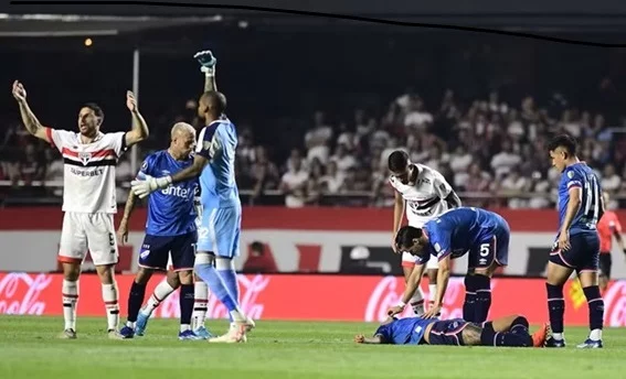 Jogador passa mal Nacional