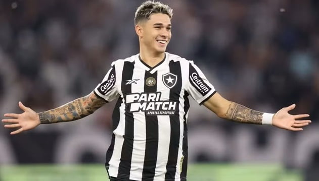 Mateo Ponte marca pro Botafogo.