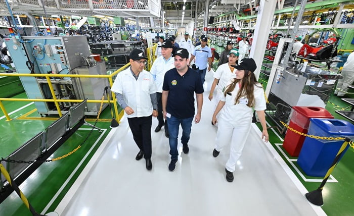 Roberto visita Honda