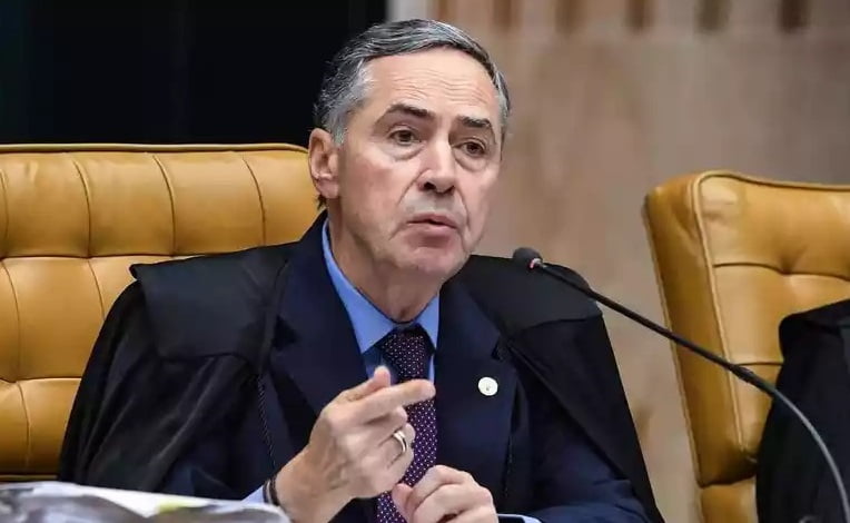 Ministro Barroso defende Moraes