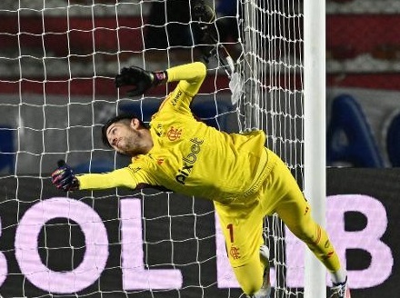 Goleiro Rossi salva Flamengo