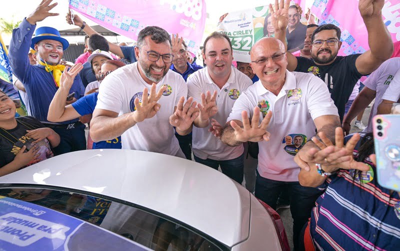 Cidade QG adesivagem veículos