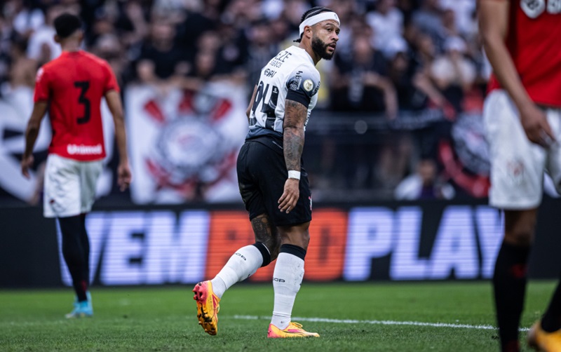 Memphis Depay estreia no Corinthians