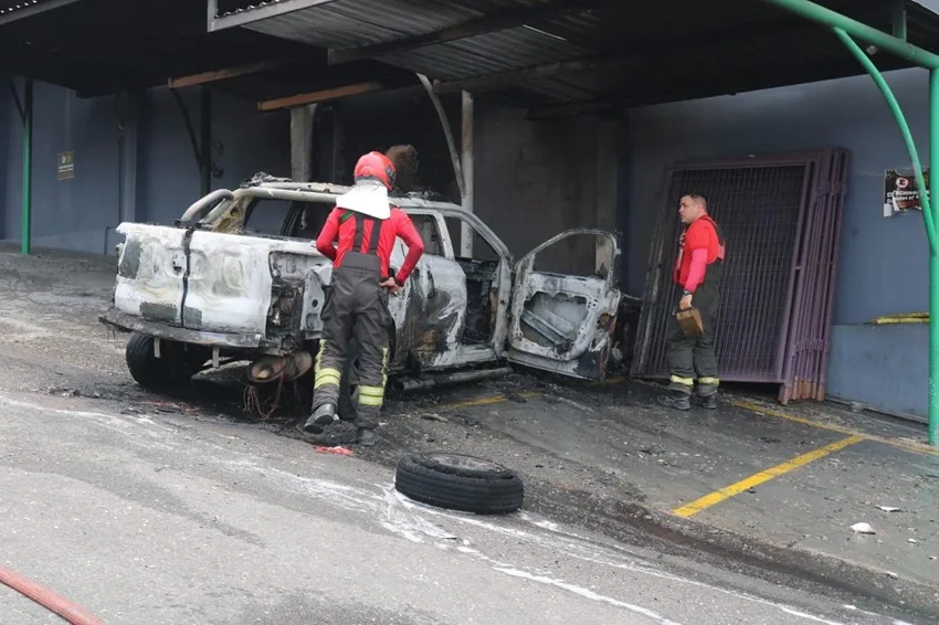 incêndio carro estacionamento frigorífico