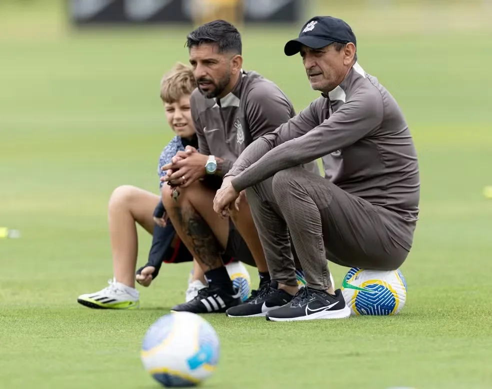 Corinthians enfrenta Vasco com desfalques de Yuri Alberto e Félix Torres na 35ª rodada do Brasileirão