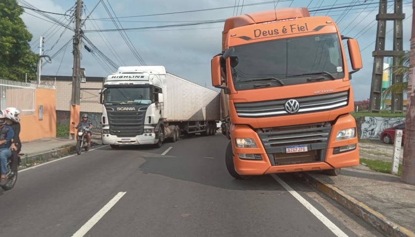 Congestionamento na avenida das Torres