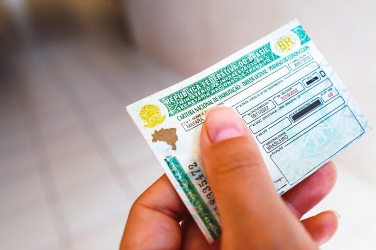 Contran aprova fim da obrigatoriedade de aulas em autoescolas para tirar CNH e reduz exigências no processo