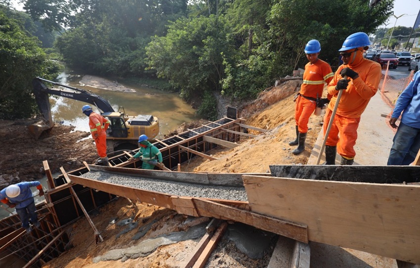 obras avenida Mário Ypiranga