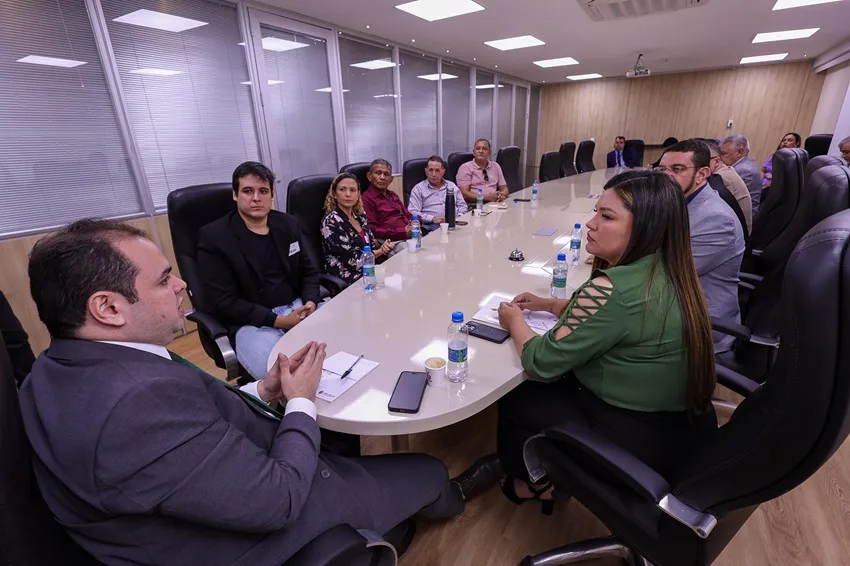 Representantes da Polícia Militar apresentam demandas da categoria ao presidente da Aleam, deputado Roberto Cidade