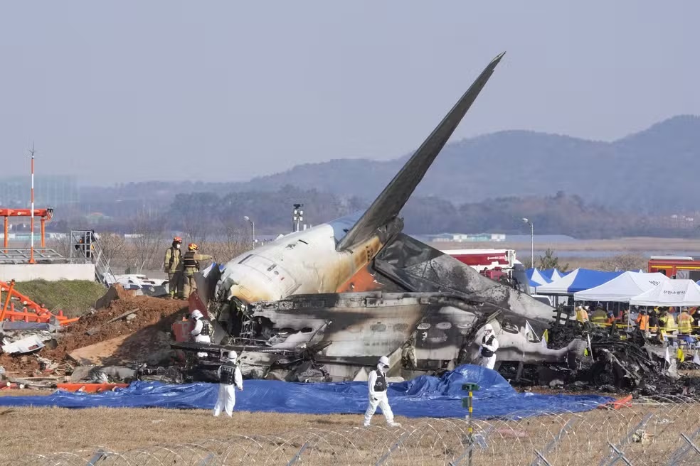 Avião sul-coreano faz pedido de socorro antes de explosão em Muan