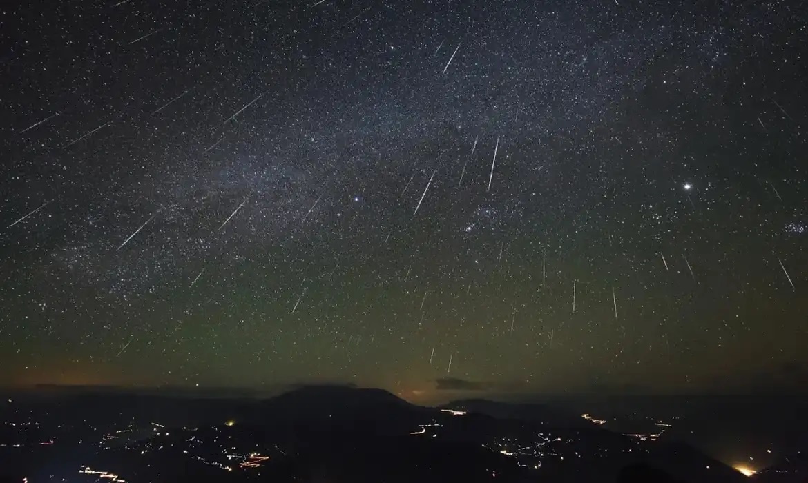 Geminídeas: última grande chuva de meteoros do ano ilumina o céu nesta sexta