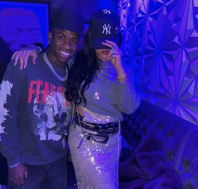 Vini Jr. curte balada com Rihanna e tieta astros da NBA em Nova York