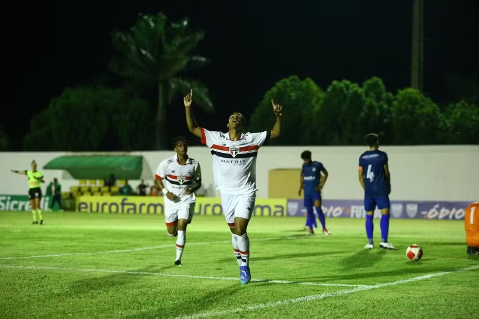 Copinha 2025: Corinthians e São Paulo buscam vaga no mata-mata; veja onde assistir