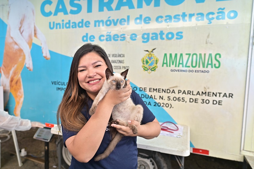 Deputada Joana Darc comemora marca de 40 mil castrações de animais no Amazonas através do Projeto Castramóvel