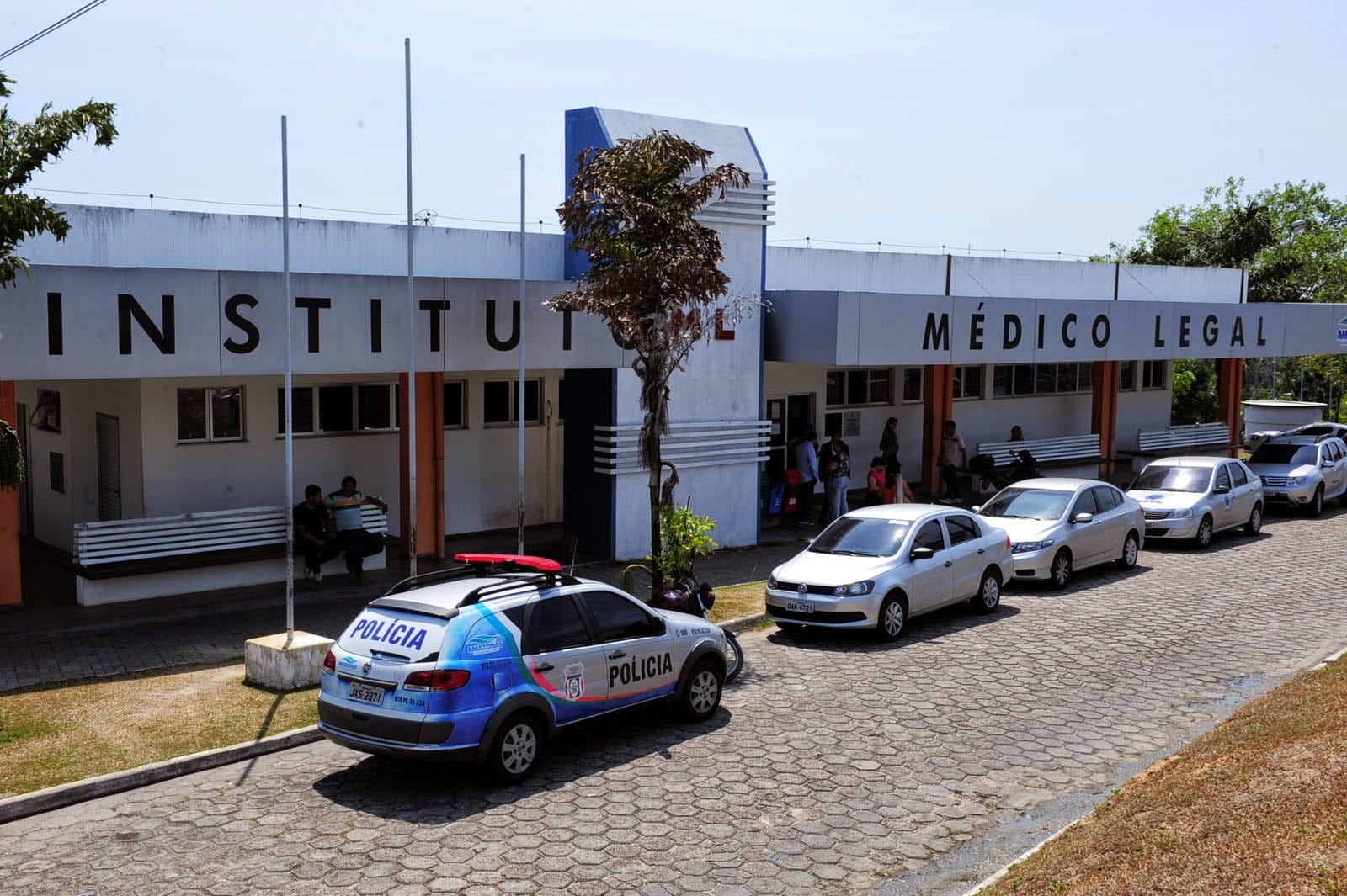 Homem é morto a tiros e abandonado em ramal na Zona Leste de Manaus