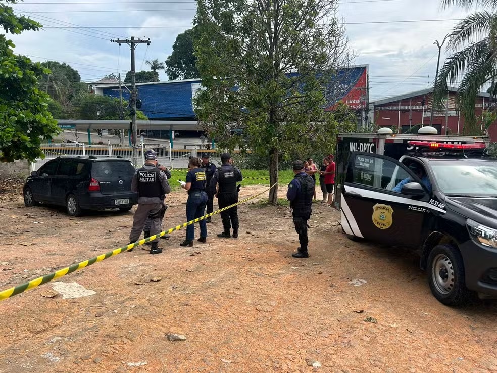 Médico é encontrado morto dentro do carro no estacionamento do Hospital João Lúcio, em Manaus