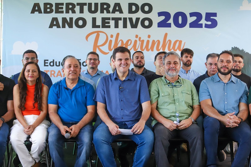 Prefeitura de Manaus inicia ano letivo de 2025 nas escolas da zona ribeirinha com mais de 1,5 mil alunos matriculados