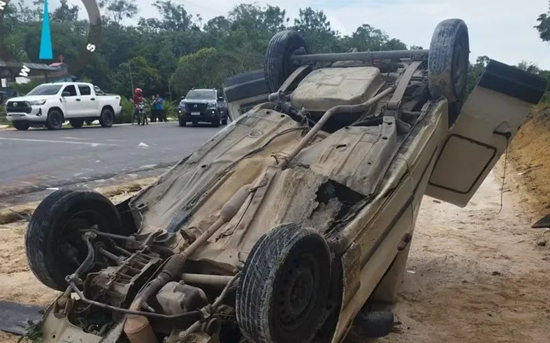 Colisão entre dois carros deixa cinco feridos na AM-010, no Amazonas