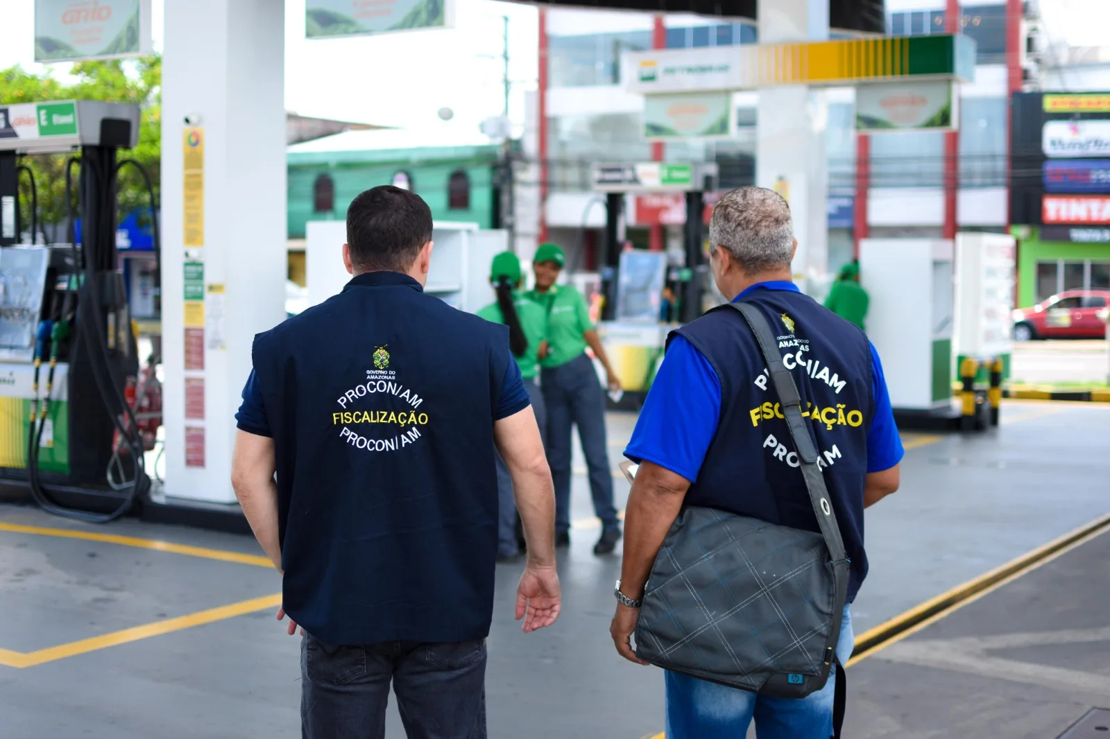 Procon-AM reforça fiscalização após aumento do preço da gasolina e autua 10 postos de combustíveis