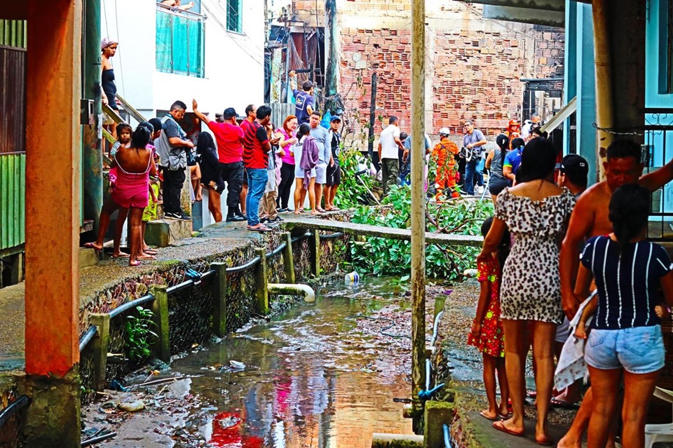 Mãe e filho morrem em incêndio de grandes proporções na Zona Centro-Sul de Manaus