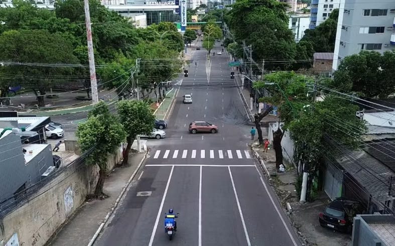 Novo semáforo é instalado em cruzamento da Umberto Calderaro com Belo Horizonte, em Manaus