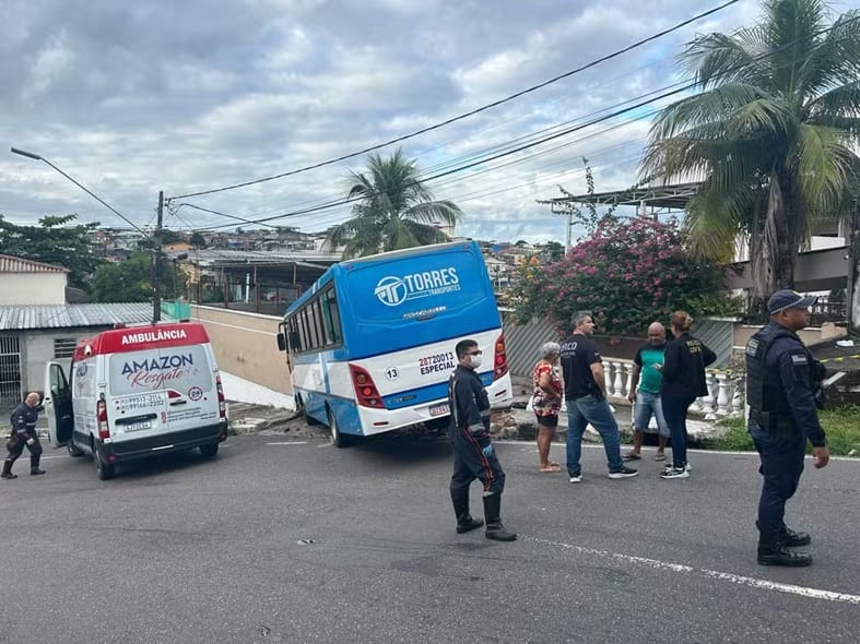 Ônibus desgovernado atropela e mata mulher na Zona Oeste de Manaus