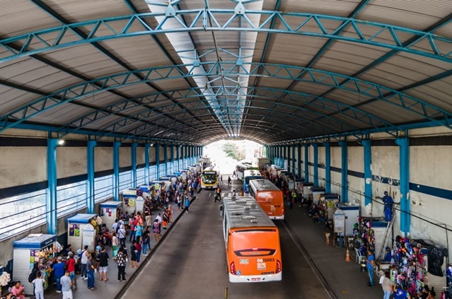 Tarifa de ônibus em Manaus será reajustada para R$ 5, anuncia prefeito