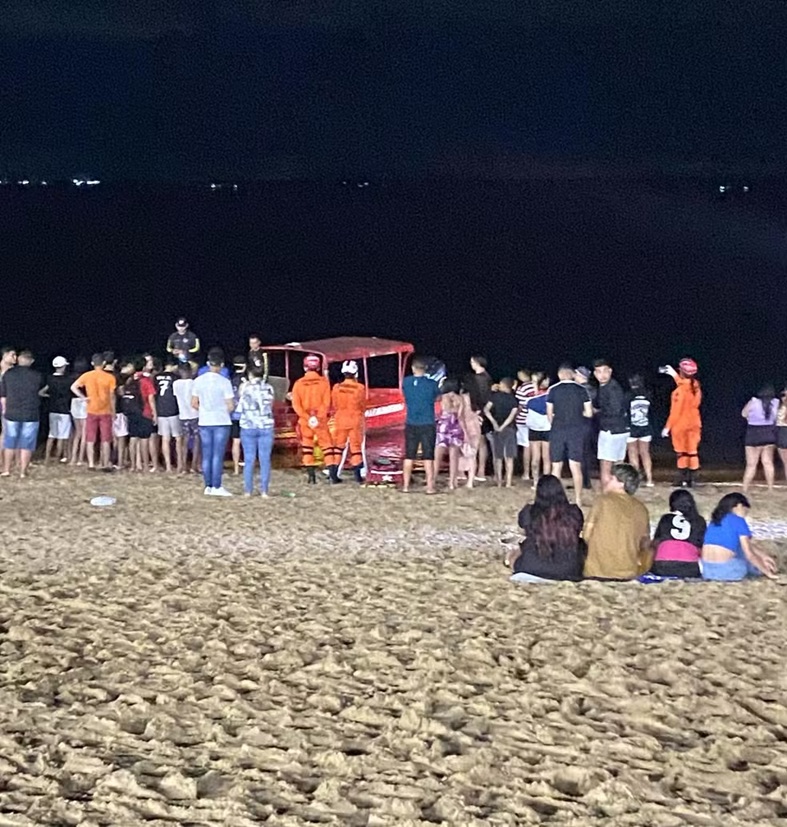 Adolescente morre afogado na Praia da Ponta Negra fora do horário permitido