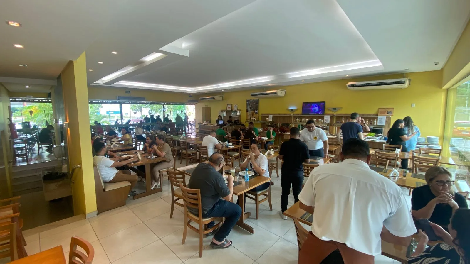 Sábado é dia de rodízio de peixe com feijoada em restaurante de Manaus