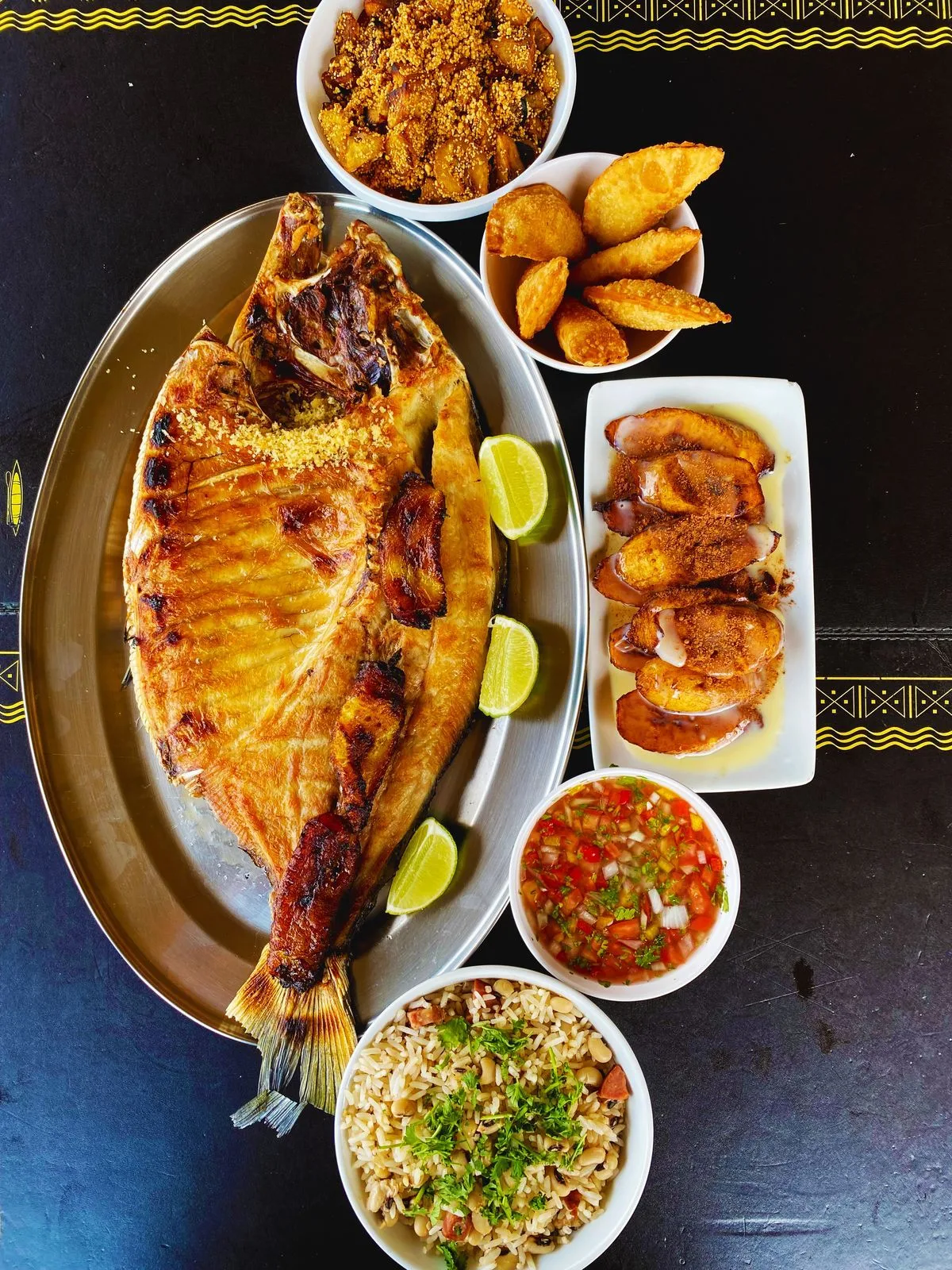 Sábado é dia de rodízio de peixe com feijoada em restaurante de Manaus