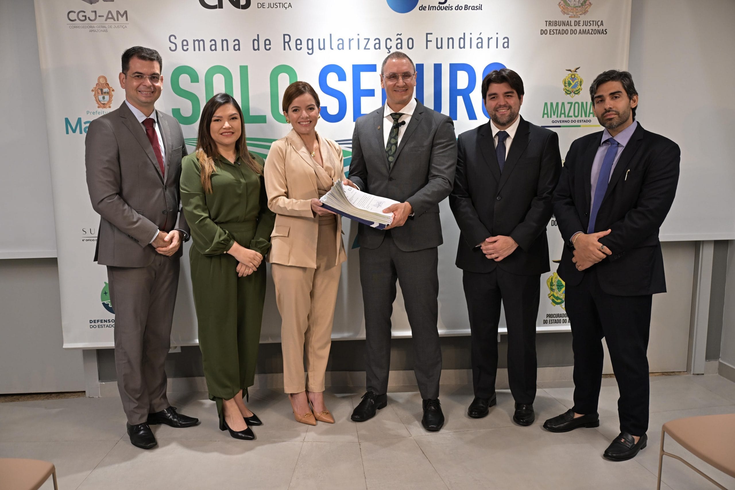 Deputada Joana Darc participa de ação de registro de 600 títulos de propriedade à comunidade Monte Sinai, em Manaus