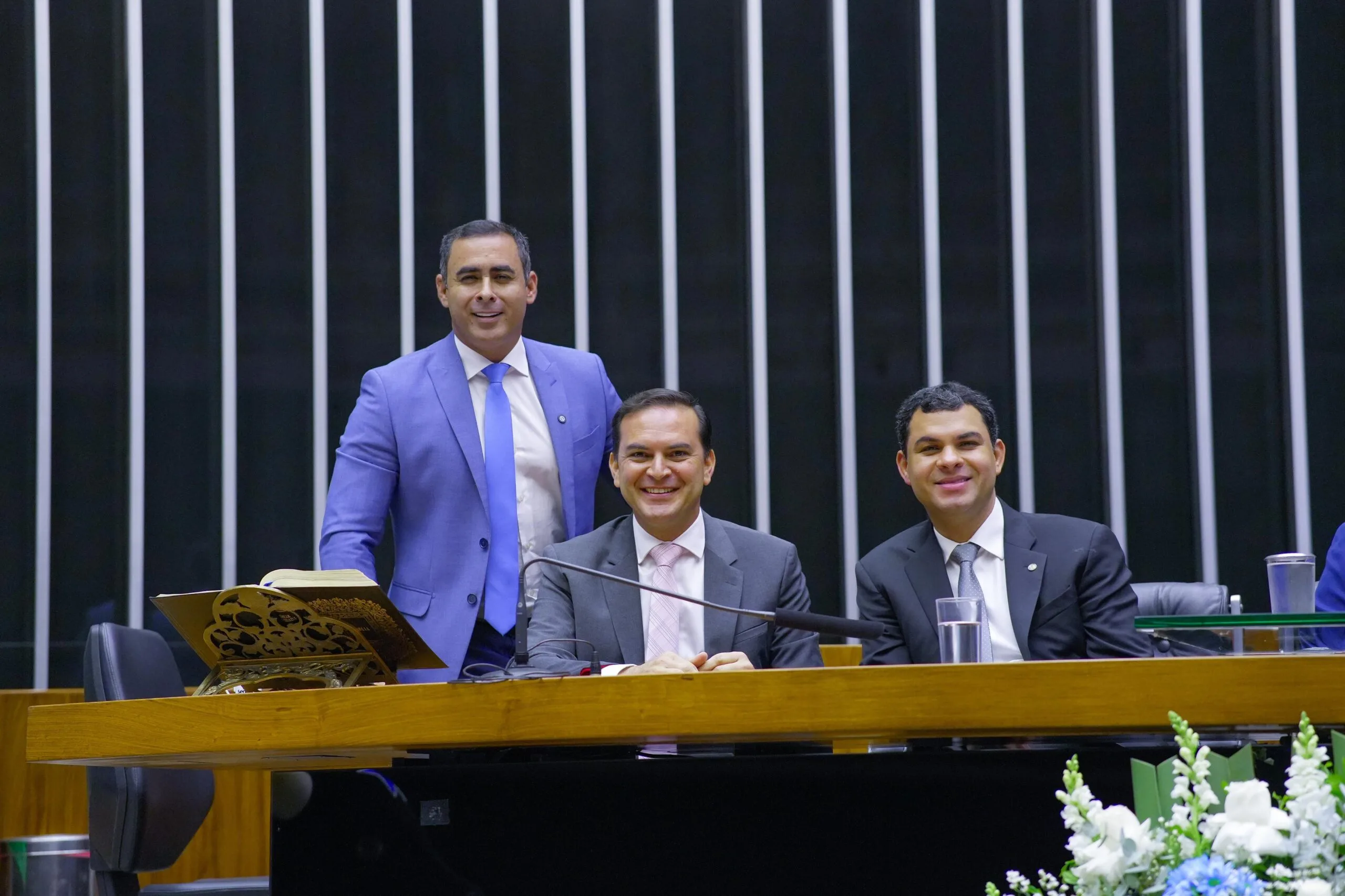 Boi Caprichoso é homenageado em Brasília e evolui no plenário da Câmara Federal