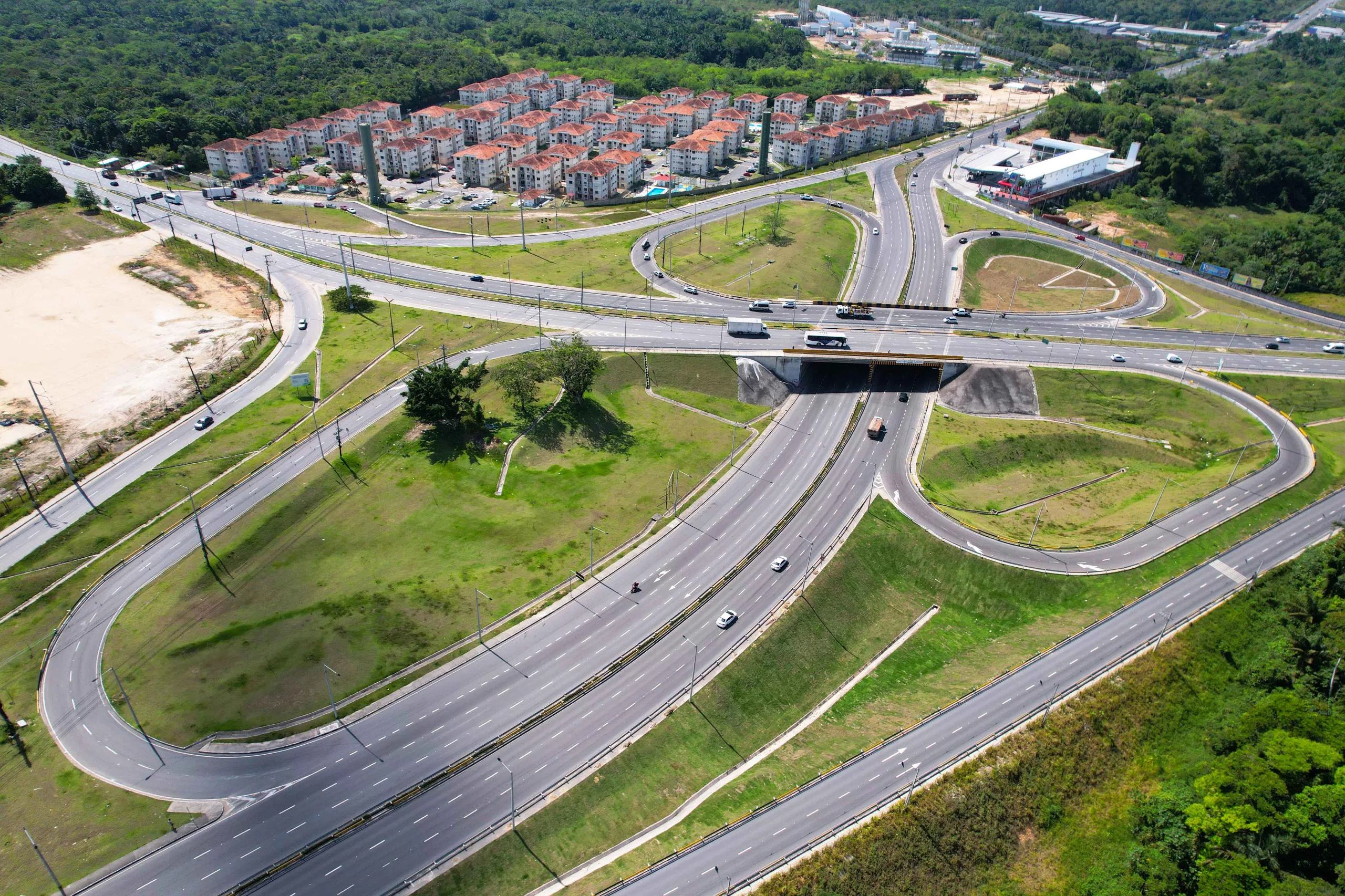 Obras do governo do União Brasil no AM mudam trânsito de Manaus e ampliam capacidade viária em 200%, conforme dado da prefeitura