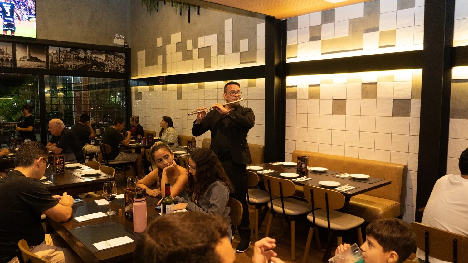 Restaurante lança cardápio especial no Dia dos Namorados com sorteio de ingressos para show da Alcione