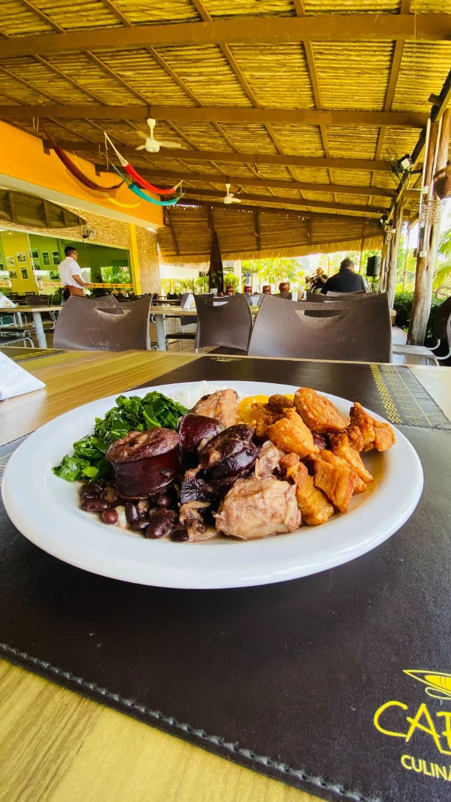 Restaurante une gastronomia amazônica e clima de refúgio com a natureza a poucos minutos do Centro de Manaus