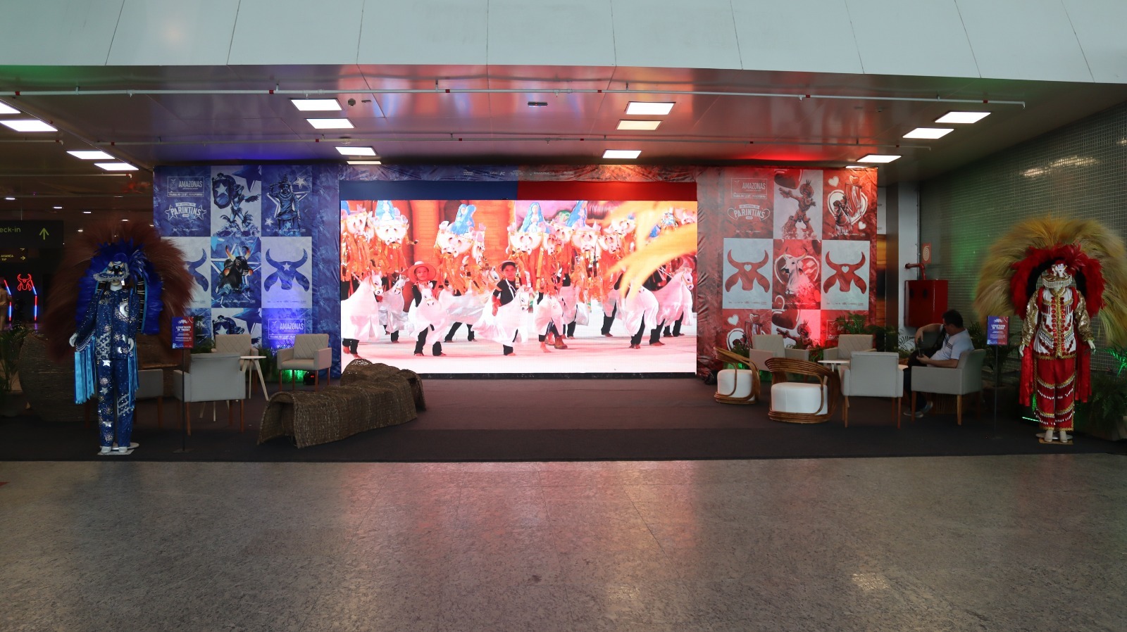 Festival de Parintins 2025: Amazonastur inaugura exposição “Embarque na Magia de Parintins” no aeroporto de Manaus