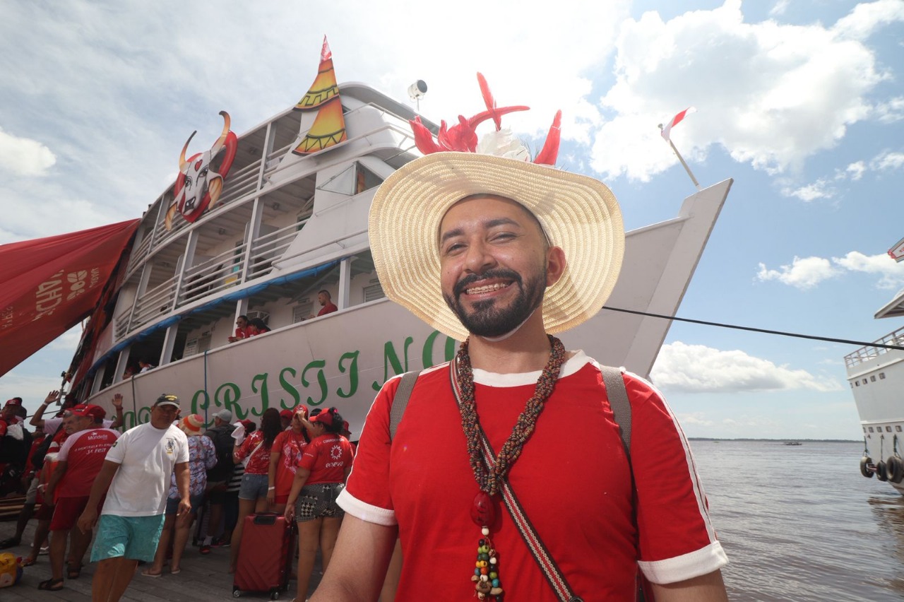 Festival de Parintins 2025: Chegada do barco do MAG emociona torcedores na Ilha Tupinambarana