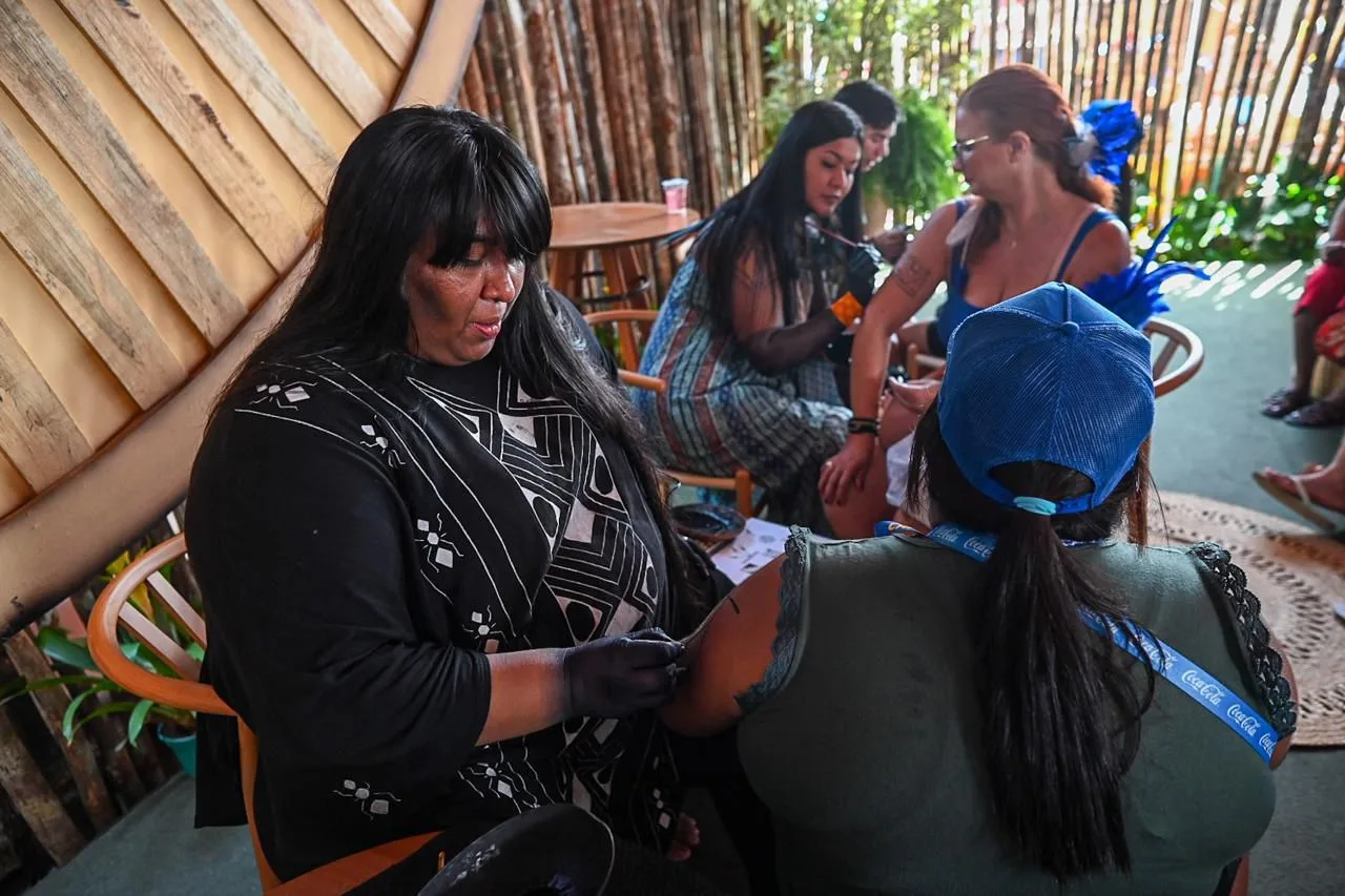 Festival de Parintins 2025: Estação do Turismo recebe mais de 6 mil pessoas no primeiro dia com ações culturais, atendimento e orientação aos visitantes