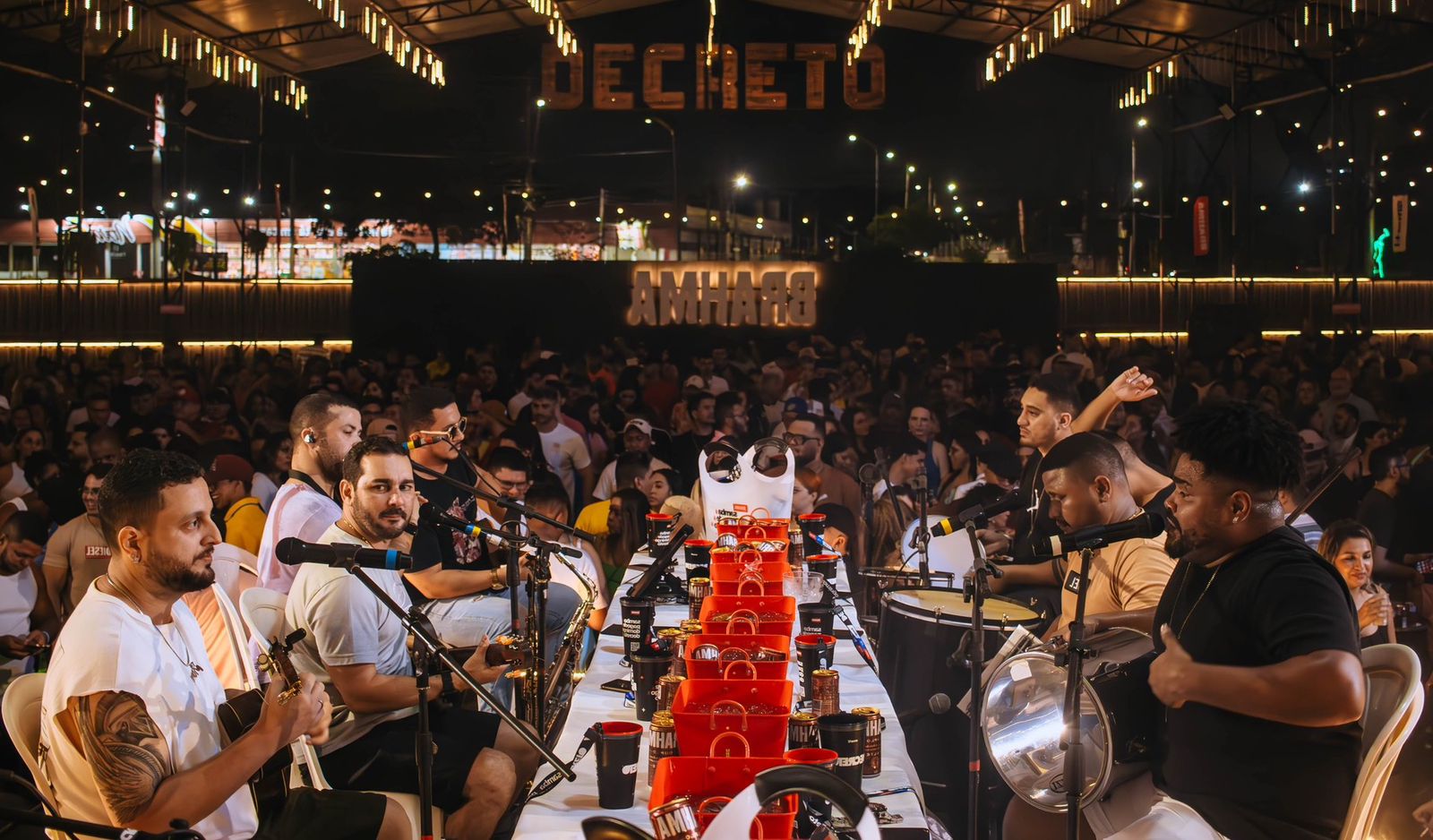 Pagode dos Amigos comanda roda de samba no Decreto