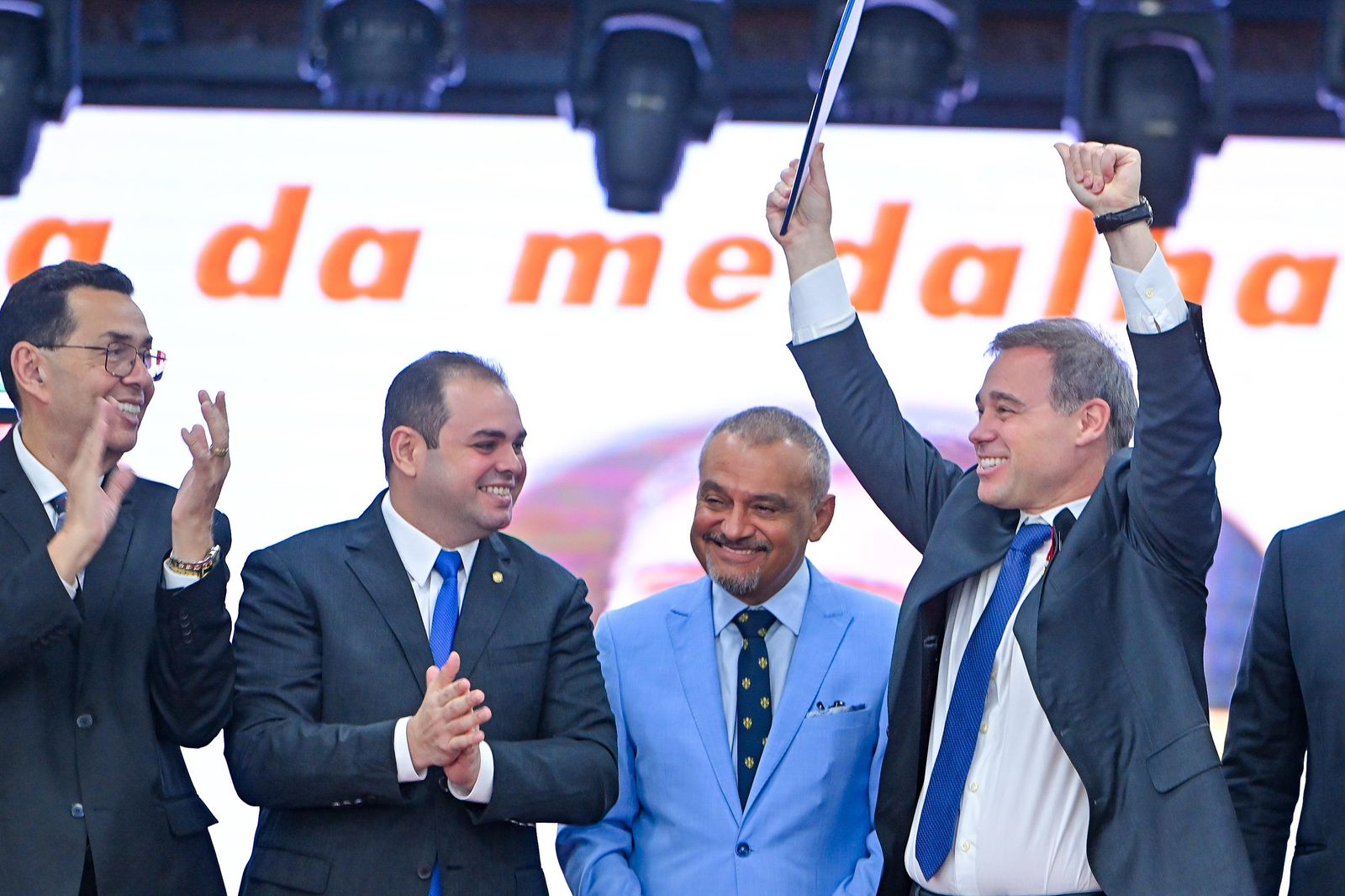 Presidente Roberto Cidade comanda Sessão Solene que outorgou honrarias a ministros do STF, STJ e jurista internacional
