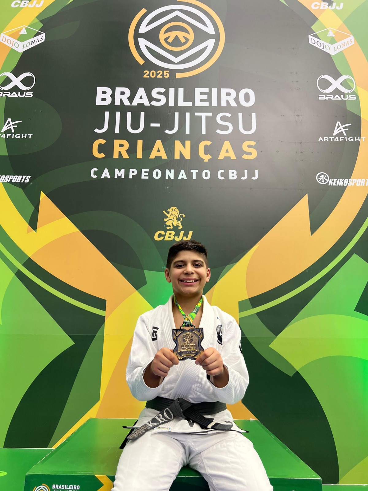 Kron Cidade, jovem manauara, conquista o título mais importante do jiu-jítsu infantil brasileiro e assume a liderança mundial