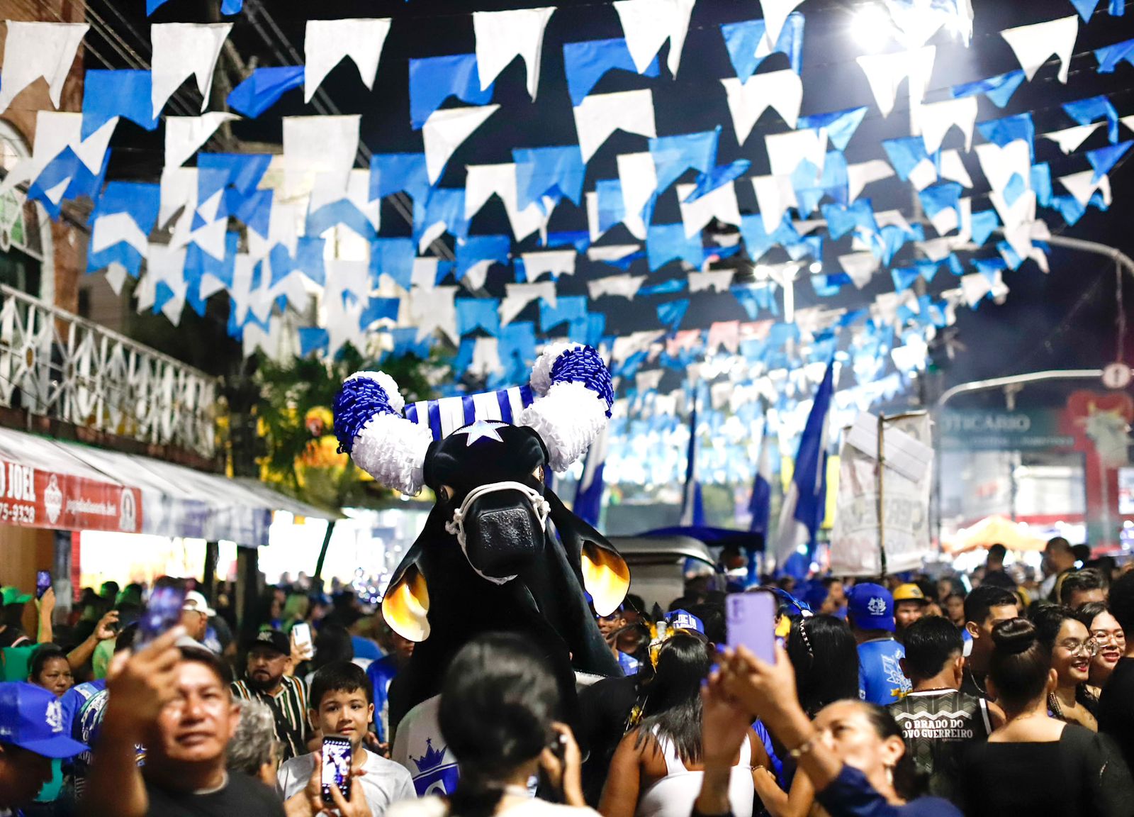 Com saídas do Palmares e Francesa, Caprichoso realiza neste sábado, 21, o maior Boi de Rua da história
