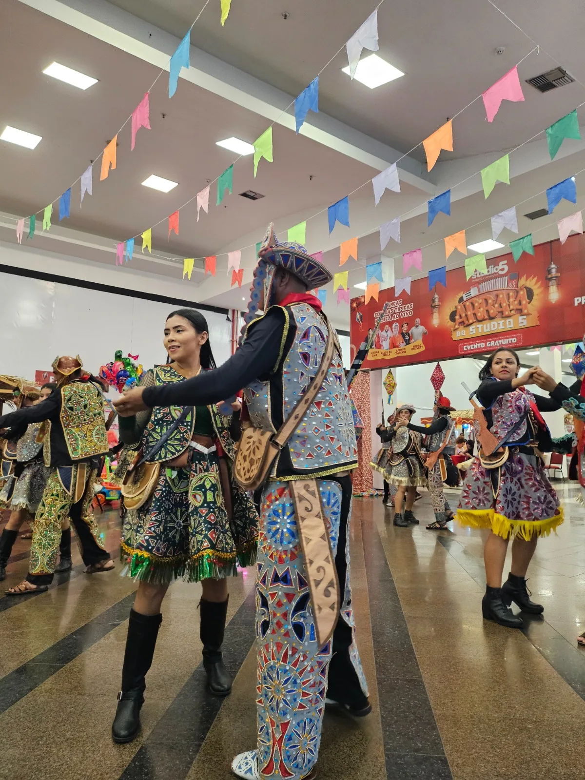 Arraiá do Studio 5 oferece música, dança e tradição junina em Manaus