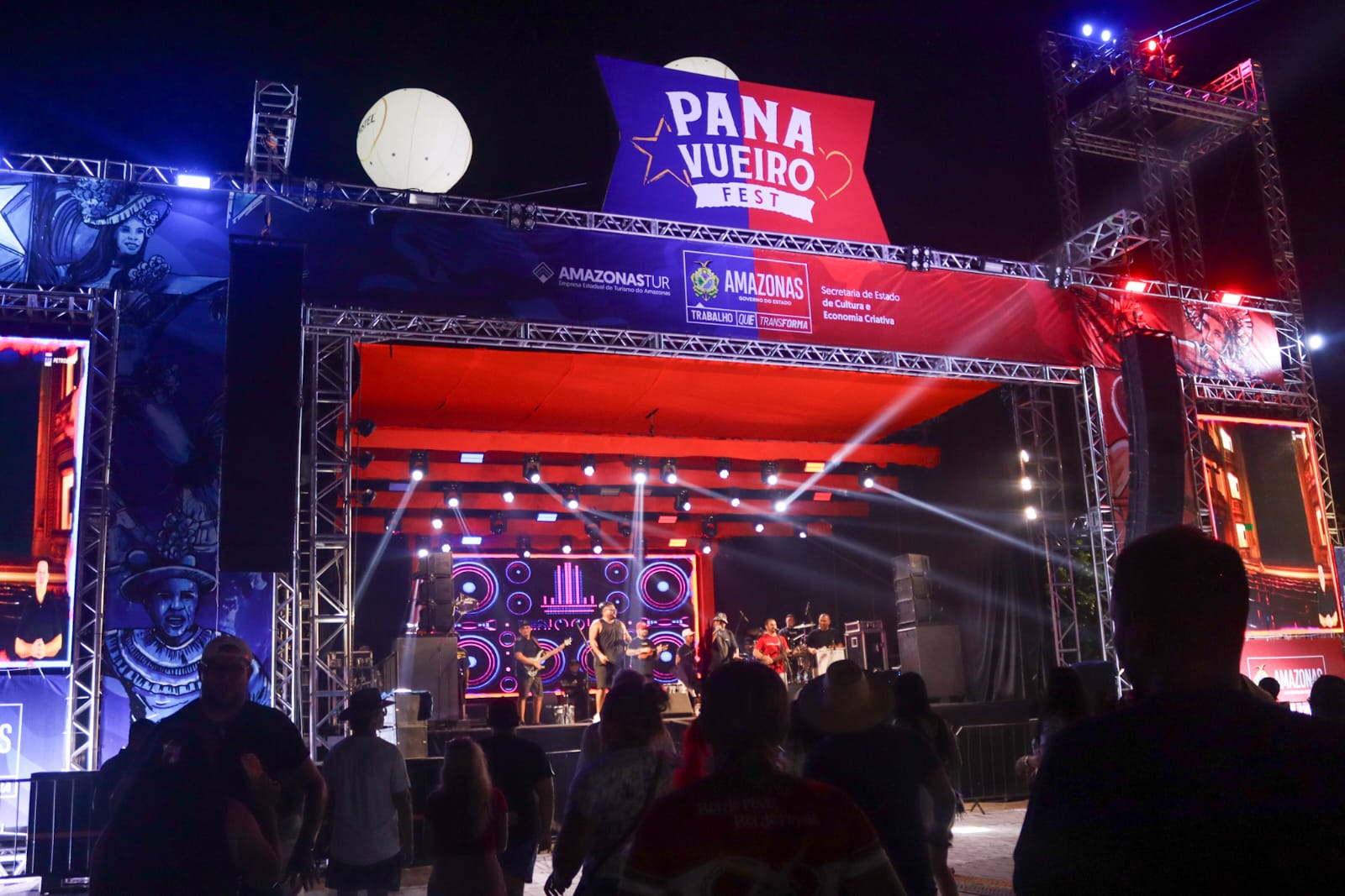 Festival de Parintins 2025: Panavueiro Fest reúne grande público na primeira noite com transmissão e atrações musicais